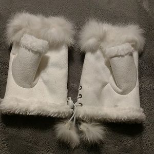 Posh Accessories - Posh style hand warmer gloves Posh Accessories - Posh style hand warmer gloves